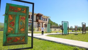 Bayburt'ta "Kapı ve Tokmak" sergisi açıldı