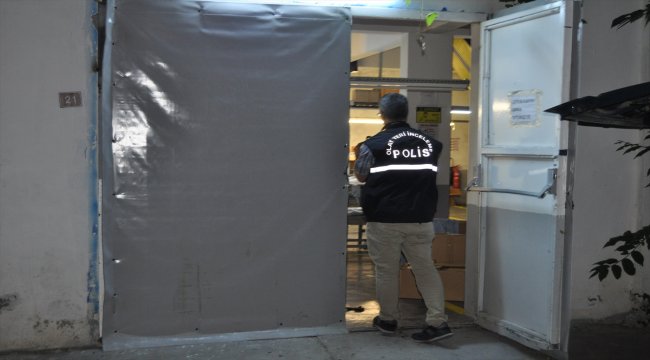 Kavgayı ayırmak isterken bıçaklandı