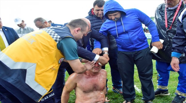 Milletvekili adayı doktor yaralıya ilk müdahalede bulundu