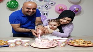 17 yıl bebek bekleyen Demircan çifti kızlarının 1. yaşını kutluyor