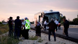 Amasya'da yolcu otobüsü tıra çarptı: 23 yaralı