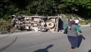 Bartın'da minibüs devrildi: 8 yaralı