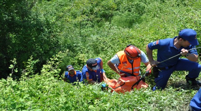 Bartın'da otomobil şarampole devrildi: 2 ölü, 3 yaralı