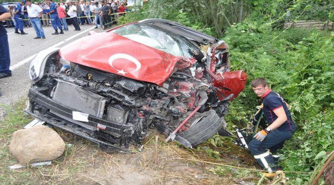 Bartın'da otomobille tır çarpıştı: 4 yaralı