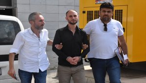 Bıçakladığı arkadaşını hastaneye götürdü