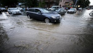 Düzce'de şiddetli rüzgar, sağanak ve dolu