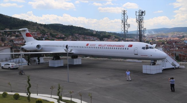 Eski uçak "millet kıraathanesi" oldu