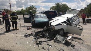 Karabük'te iki otomobil çarpıştı: 1 ölü, 7 yaralı