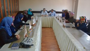 Kur'an kursunu bitiren öğreticilere sertifikaları verildi