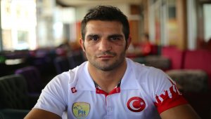 Milli boksör Onur Şipal'in buruk sevinci