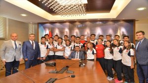 Milli patenciler Samsun Valisi Kaymak'ı ziyaret etti