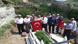 Necmettin öğretmen kabri başında anıldı