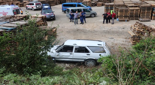 Otomobil şarampole devrildi: 4 yaralı