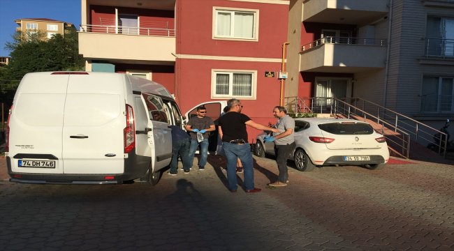 Şaka yaparken kendini vurdu