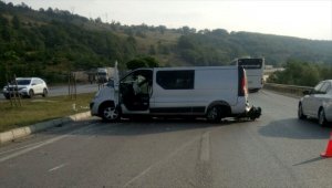 Samsun'da minibüs bariyere çarptı: 2 ölü, 9 yaralı