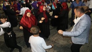 Yıllar sonra gelen düğün jestiyle sevindiler