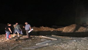 Yoldan çıkan otomobil menfeze devrildi