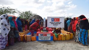 AK Partili kadınlardan Somali'ye su kuyusu