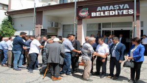 Amasya'da protokolle halk bayramlaştı