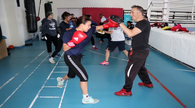 Babasının yarıda bıraktığı boksu kızı sürdürüyor
