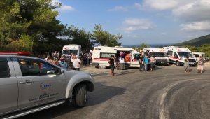 Bartın'da minibüs şarampole devrildi