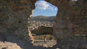 Bayburt Kalesi'nde ziyaretçi yoğunluğu