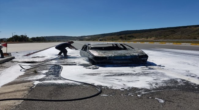 Bolu'da seyir halindeki otomobil yandı