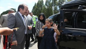 Çocuklar, hatalı sürücüleri kırmızı düdükle uyaracak