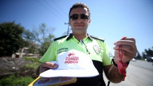 Çocuklardan hatalı sürücülere "kırmızı düdüklü" uyarı
