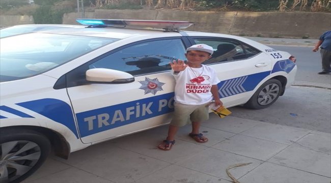 Çocuklardan hatalı sürücülere "kırmızı düdüklü" uyarı