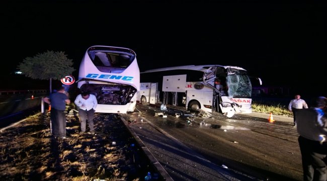 Çorum'da iki otobüs çarpıştı: 13 yaralı