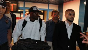 Ekuban, Trabzonspor için Türkiye'ye geldi