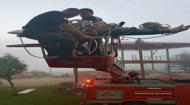 Elektrik akımına kapılan işçiyi mahsur kaldığı yerden itfaiye kurtardı