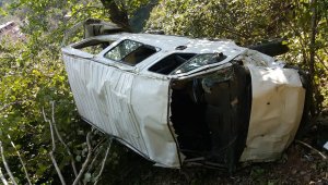 Giresun'da minibüs uçuruma devrildi: 1 ölü, 1 yaralı