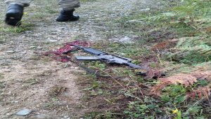 Gümüşhane'de etkisiz hale getirilen 2 teröristten birinin terörden arananlar listesinde kırmızı kategorideki PKK'lı Barış Öner olduğu belirlendi.