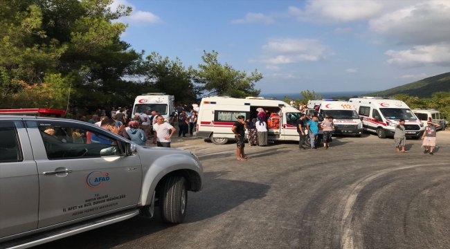 Bartın'da minibüs şarampole devrildi
