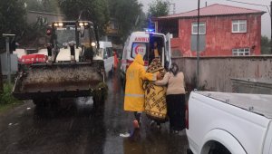 İkizce'de bazı evlerdeki vatandaşlar tahliye ediliyor
