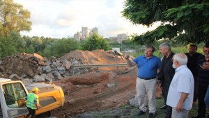 İstanbul Milletvekili İslam, sel bölgesinde incelemeler yaptı