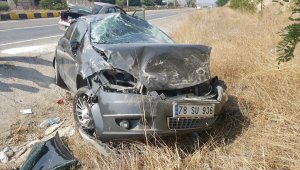 Karabük'te devrilen otomobildeki 3 kişi yaralandı