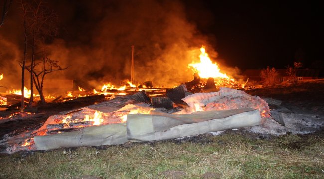 Kastamonu'da 8 ev yandı