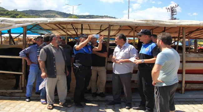 Kurban pazarında sahte paraya karşı bilgilendirme