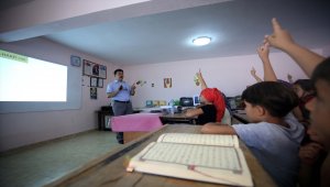 "Muhteşem Hoca"dan çocuklara "eğlenceli" Kur'an eğitimi
