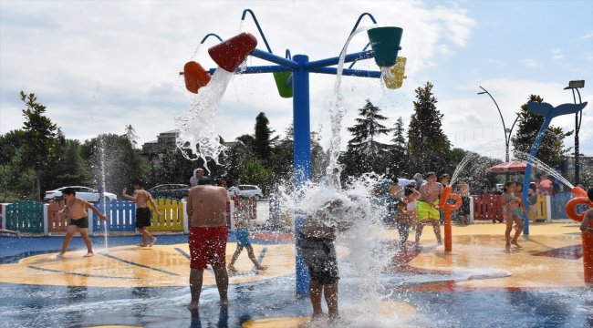 Ordu'da çocuklar su oyun parkında serinliyor