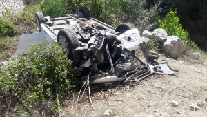 Otomobil şarampole devrildi: 3 ölü, 4 yaralı