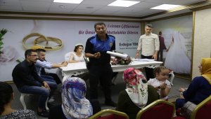 Polisler "başka canlar yanmasın" diye nikahlara gidiyor