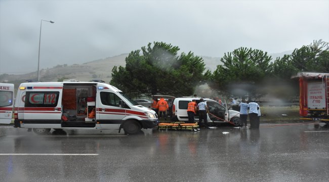 Samsun'da otomobil ile panelvan çarpıştı: 7 yaralı