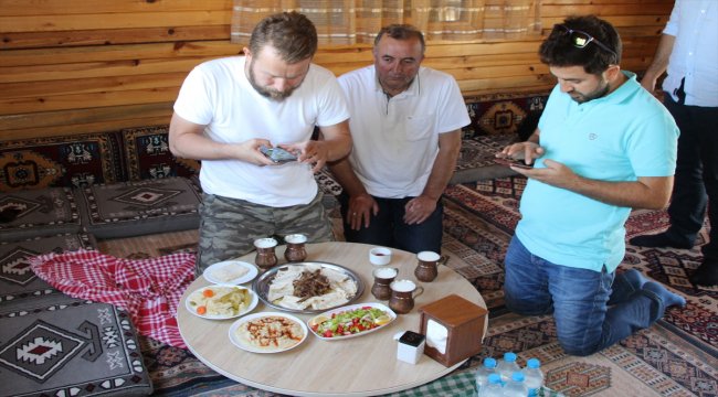 Ünlü şef Ömür Akkor, kaz tiridini tattı