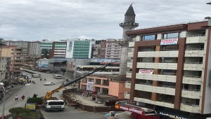 Yenilenecek caminin minaresi kontrollü yıkıldı
