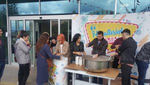 AK Gençlik'ten öğrencilere aşure ikramı
