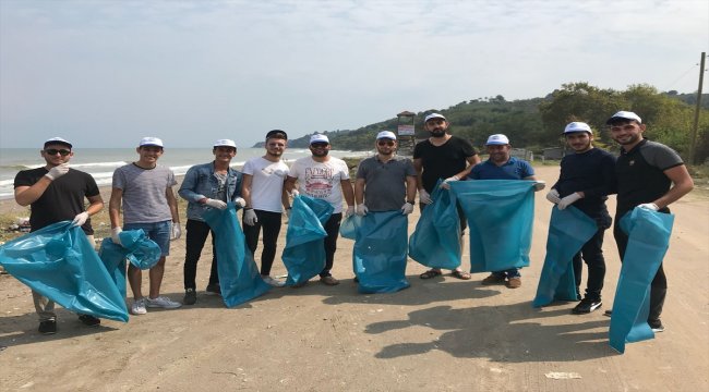 AK Gençlik'ten plaj temizliği